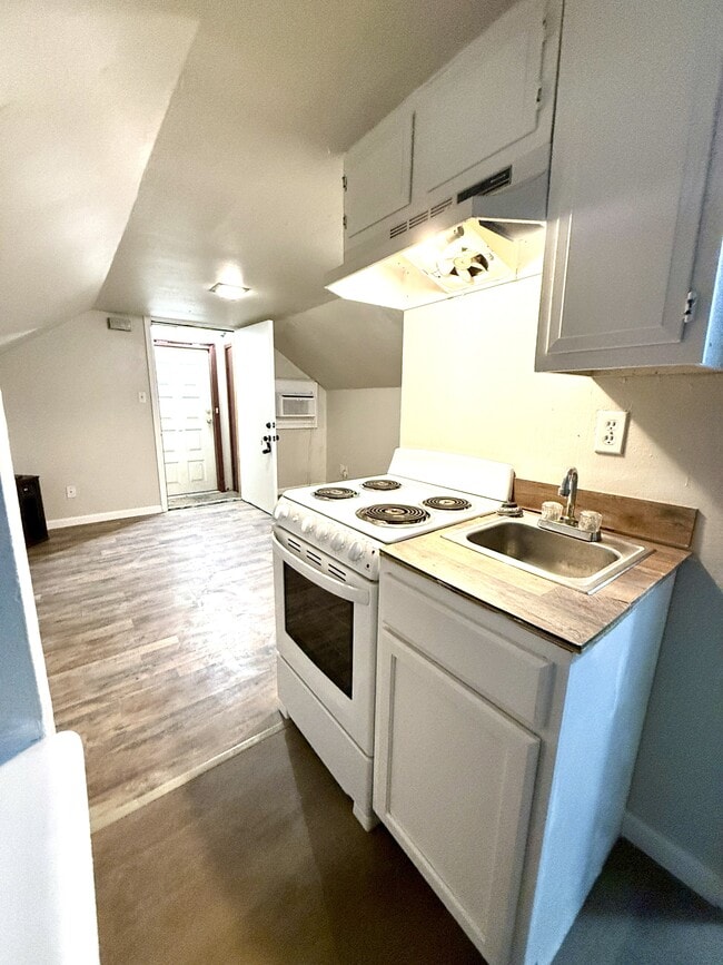 Foto del edificio - 805 1/2 M St NW