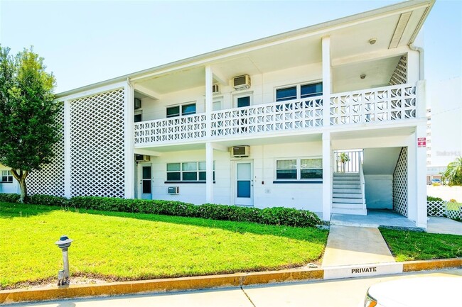 Building Photo - 7050 Sunset Way