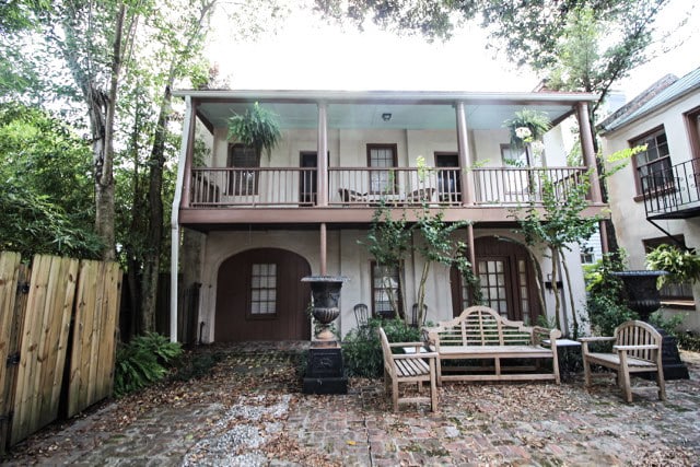 Building Photo - Beautiful Downtown Carriage House!