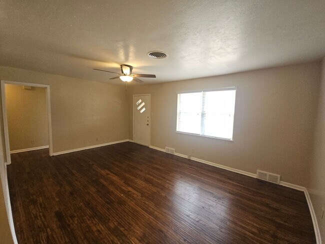 Foto del edificio - Cozy 2 bedroom 1 bathroom house with 1 car garage in North Richland Hills
