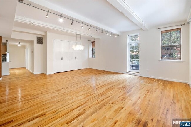 Foto del edificio - 1034 Clinton St