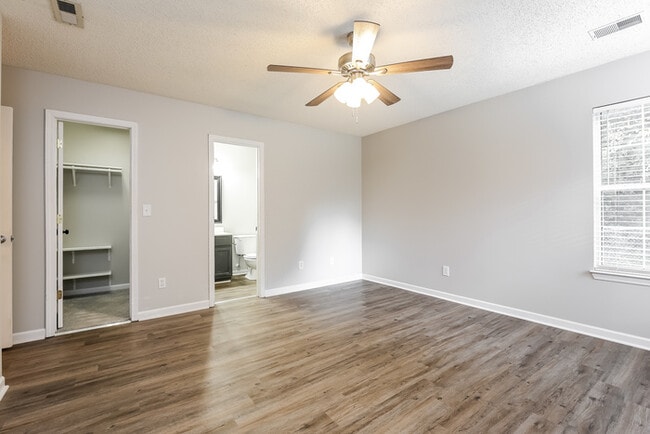 Foto del edificio - 313 Hampton Ridge Dr