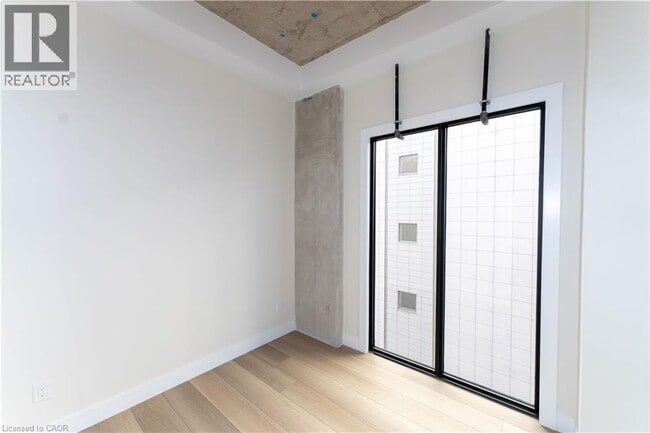 Photo du bâtiment - 169 James St S