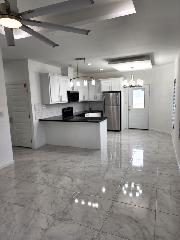 Foto del edificio - 918 N Woodson Ave