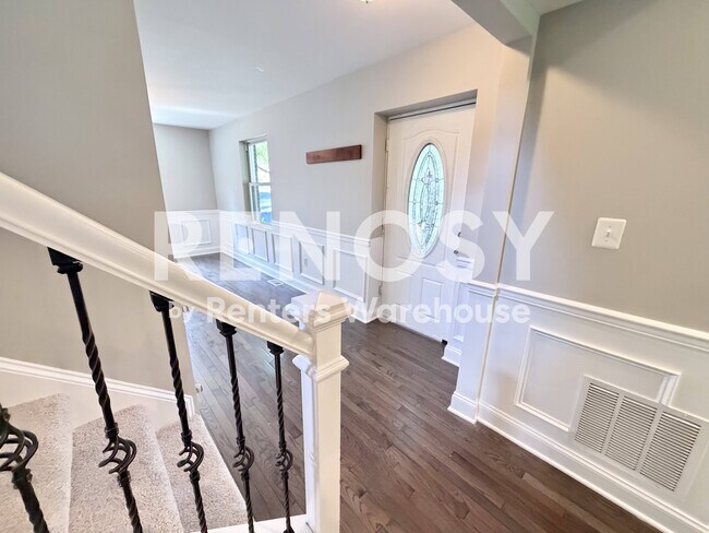 Building Photo - 601 Warwick Rd