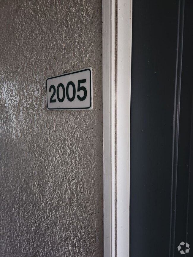 Building Photo - 2005 Hemingway Cir
