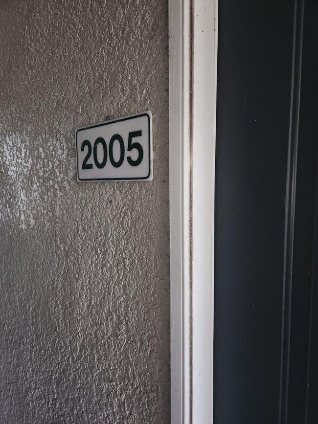 Building Photo - 2005 Hemingway Cir