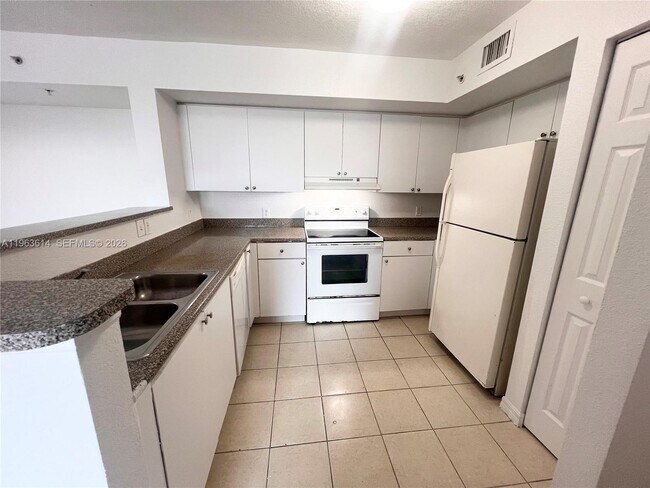 Foto del edificio - 13800 NE 3rd Ct