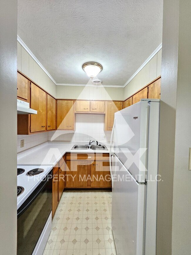 Foto del edificio - Spacious Top Floor 1 Bd - 1Ba Apartment in Fountain City!