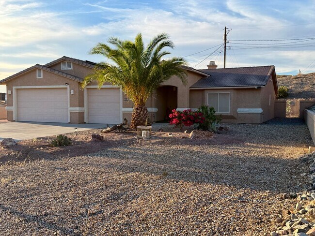 Foto del edificio - PENDING! New on the Market! Longterm Unfurnished Home