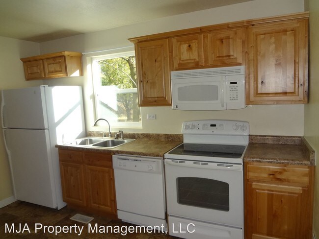 Building Photo - 2 br, 1 bath House - 469 S Goshen St.