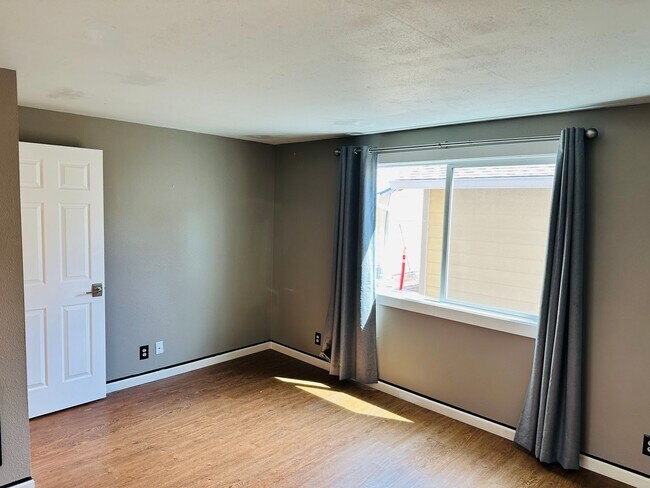 Foto del edificio - Charming Updated Condo in Great Location