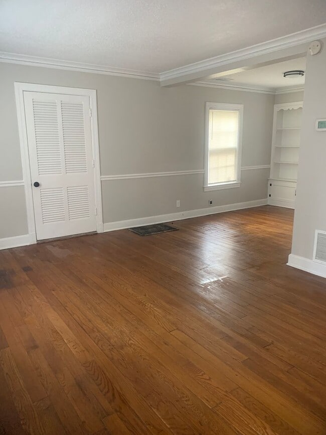 Building Photo - Newly Renovated Unit in Heart of Memphis