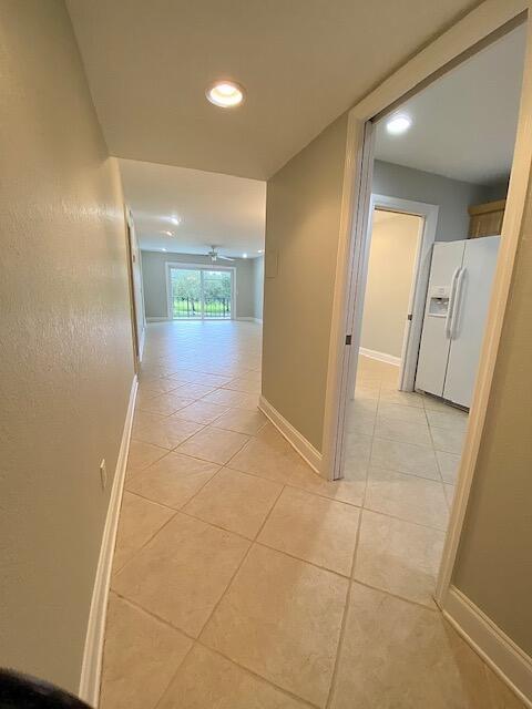 Building Photo - 208 S Lakeside Dr