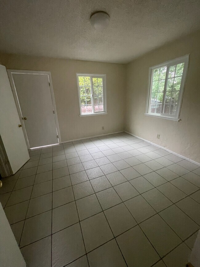 Foto del edificio - 1171 W Orange St