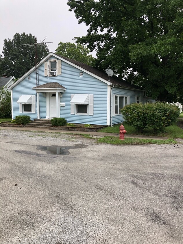 220 S 21st St, Herrin, IL 62948 House Rental in Herrin, IL