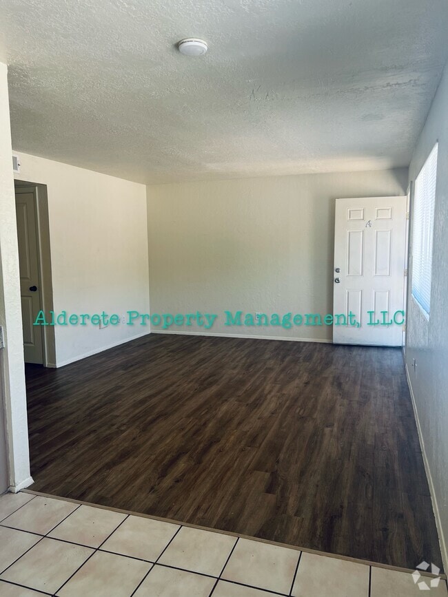 Building Photo - 401 Dorado Pl SE