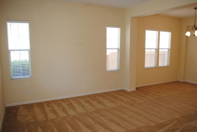 Building Photo - 1358 Bayberry Ct