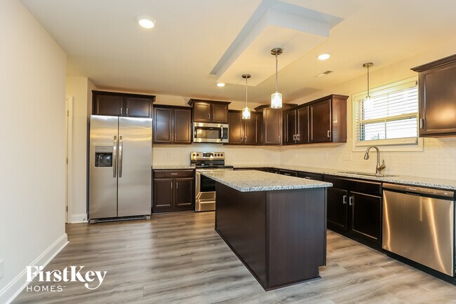 Building Photo - 1353 Dan Brown Dr