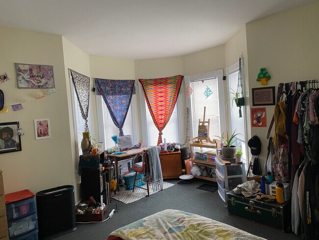 Cama 2 - 19 School St