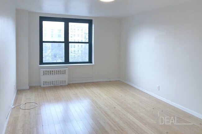 Building Photo - 483 Ocean Parkway #4AR