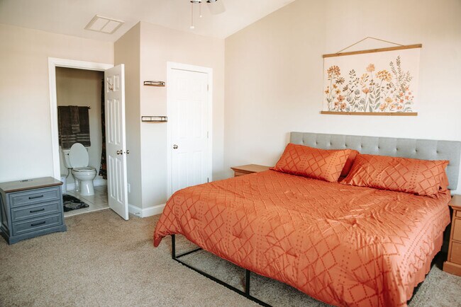 Foto del edificio - 4414 Piedmont Trace Dr