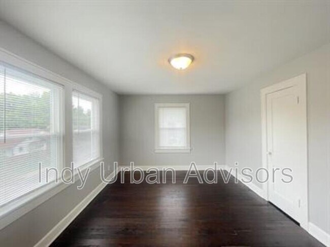 Building Photo - 916 E Tabor St