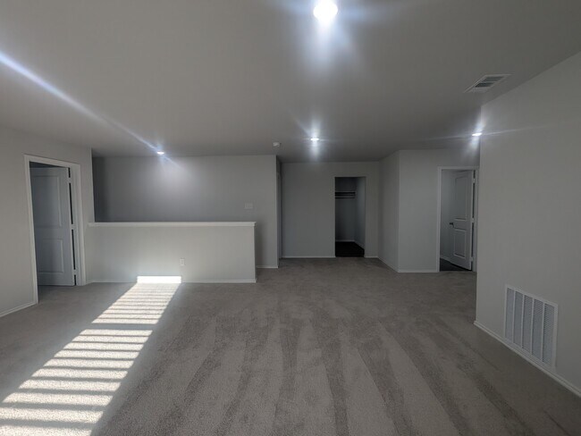 Foto del edificio - 868 Eagles Nest Dr