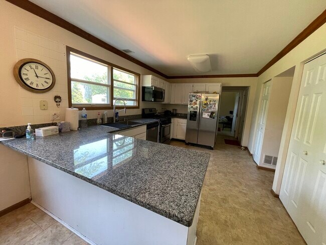 Building Photo - 1809 Lisson Rd