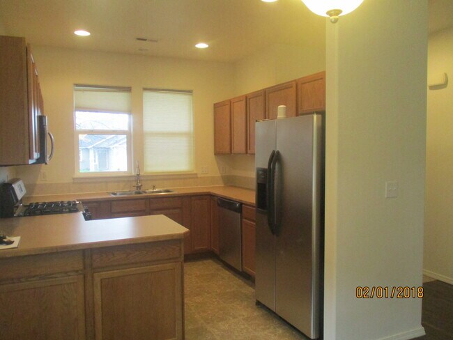 Foto del edificio - Green area 3 Bedroom 2 Bath home with Garage