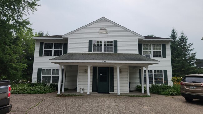 Foto del edificio - 433 Clinton Ct