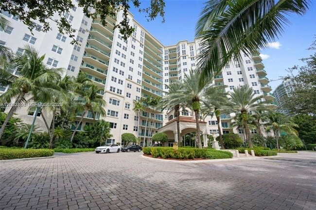 Foto del edificio - 20000 E Country Club Dr