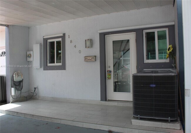 Foto del edificio - 1840 W 73rd Pl