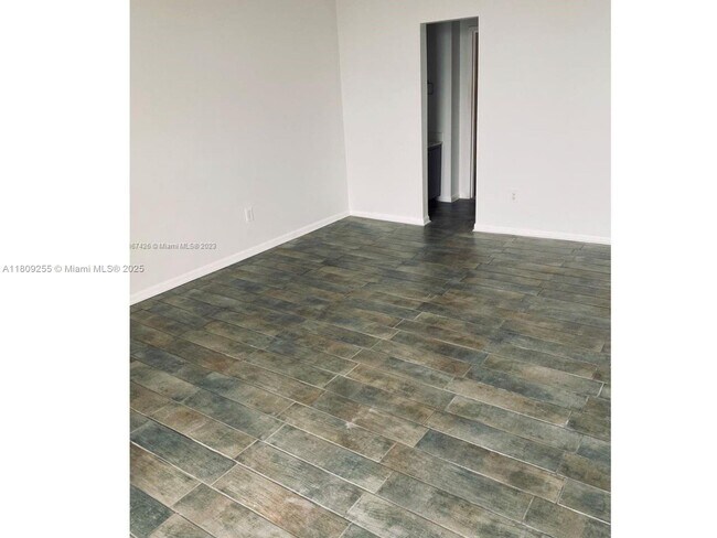 Foto del edificio - 2350 NE 135th St