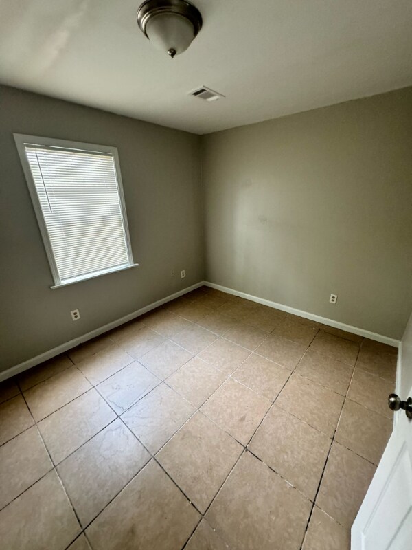 Building Photo - 1825 Castalia St