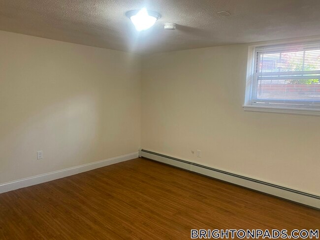 Building Photo - 176 N Beacon St