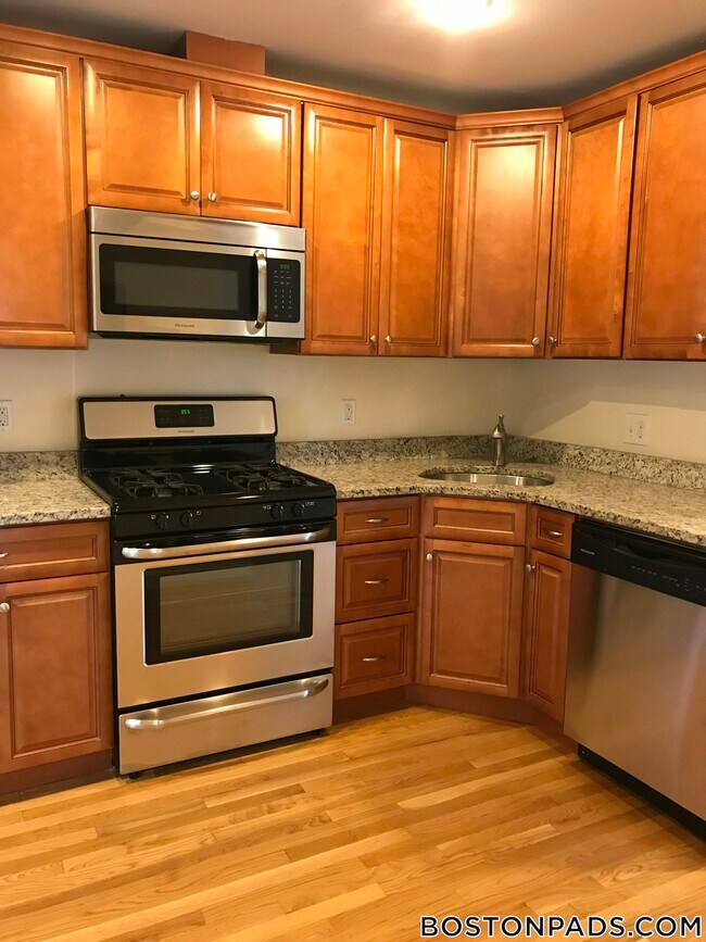 Building Photo - 11 Leverett St