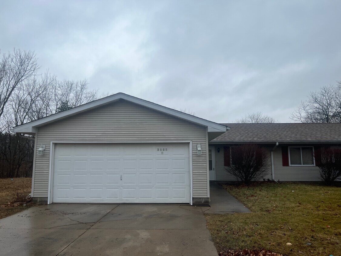 3202 W Lake Ave, Peoria, IL 61615 House Rental in Peoria, IL