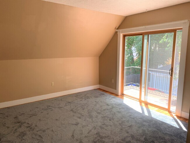 Building Photo - 121 Rosedale Ave