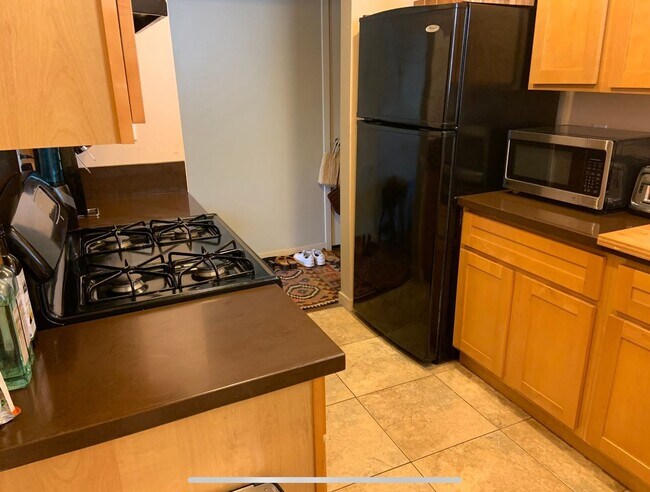 Foto del edificio - Temescal 1BR with Shared Yard | Updated Unit in a Great Location
