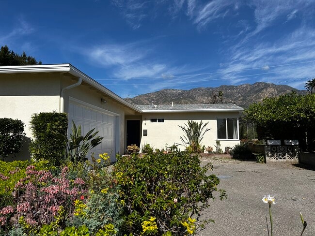 Building Photo - 819 Morada Pl