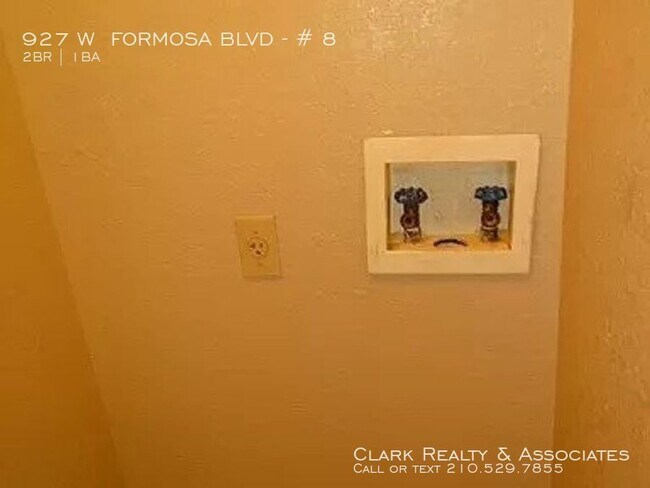 Building Photo - 927 W. Formosa #8, San Antonio, TX. 78221