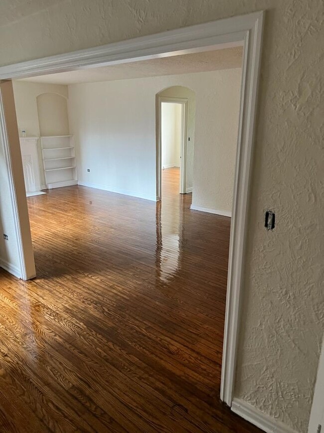 Seeley Apartments - Seeley Apartments