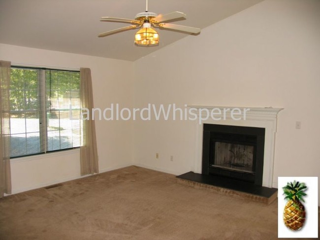 Building Photo - 15 Tallwood Trl