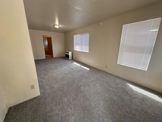 Building Photo - 2 Bedroom, 1 Bathroom Home