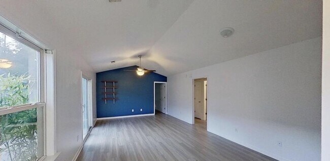 Foto del edificio - 1113 Loman Ln