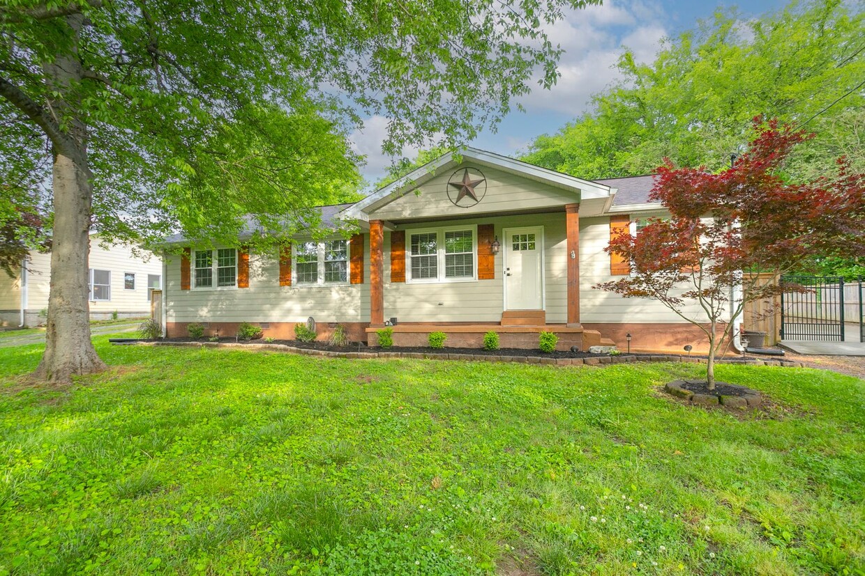 Primary Photo - 1143 Bayview Dr