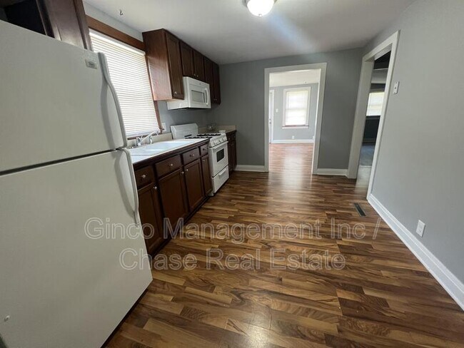 Foto del edificio - 1224 N Cedar Rd