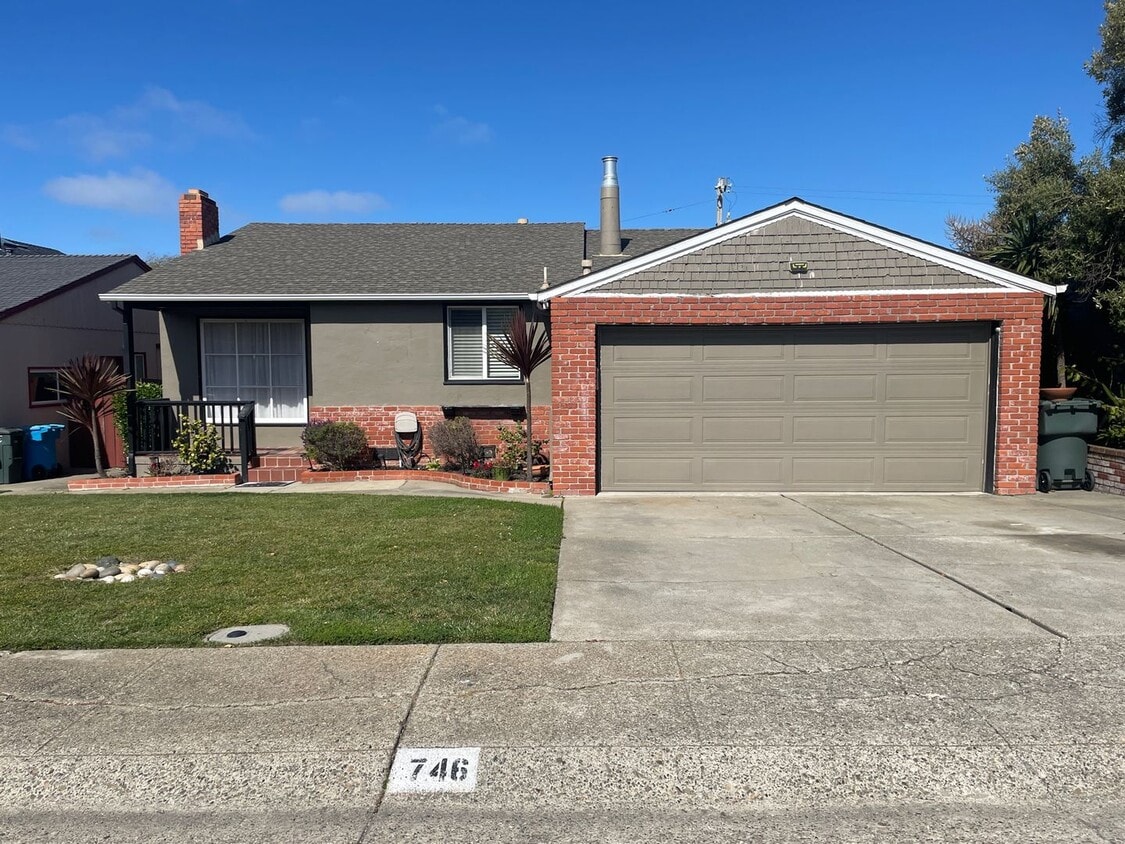 Primary Photo - Welcome Home to 5 bedrooms 3 baths!