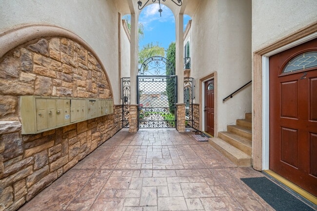 Building Photo - Coming Soon - San Diego City Heights Upstairs Condo Home in Beautiful Gated Complex- Available De...